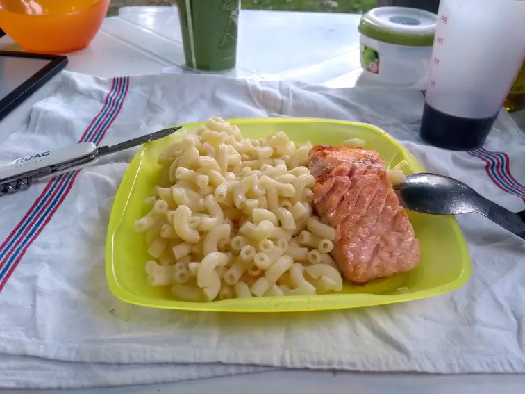 Abendessen auf dem Campingplatz