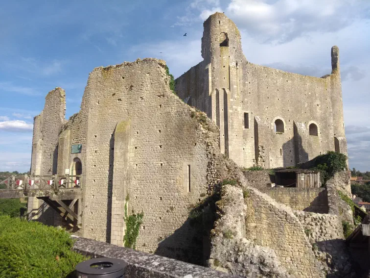 Chauvigny, Château des Évêques de Poitiers