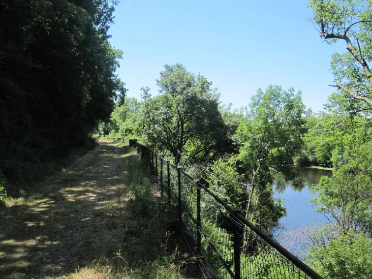 Ehemalige Bahnlinie an der Vienne