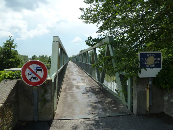 Brücke über den Gardon bei Moussac