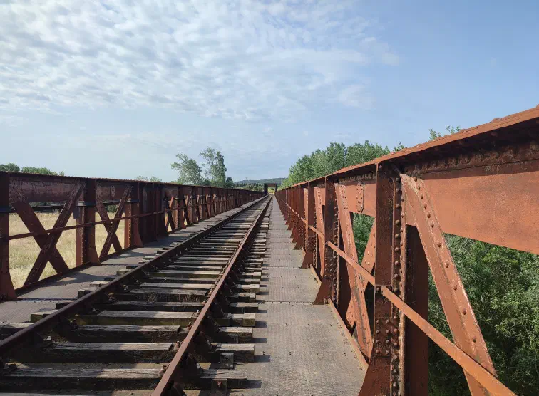 Eisenbahnbrücke über die Aude bei Sallèles